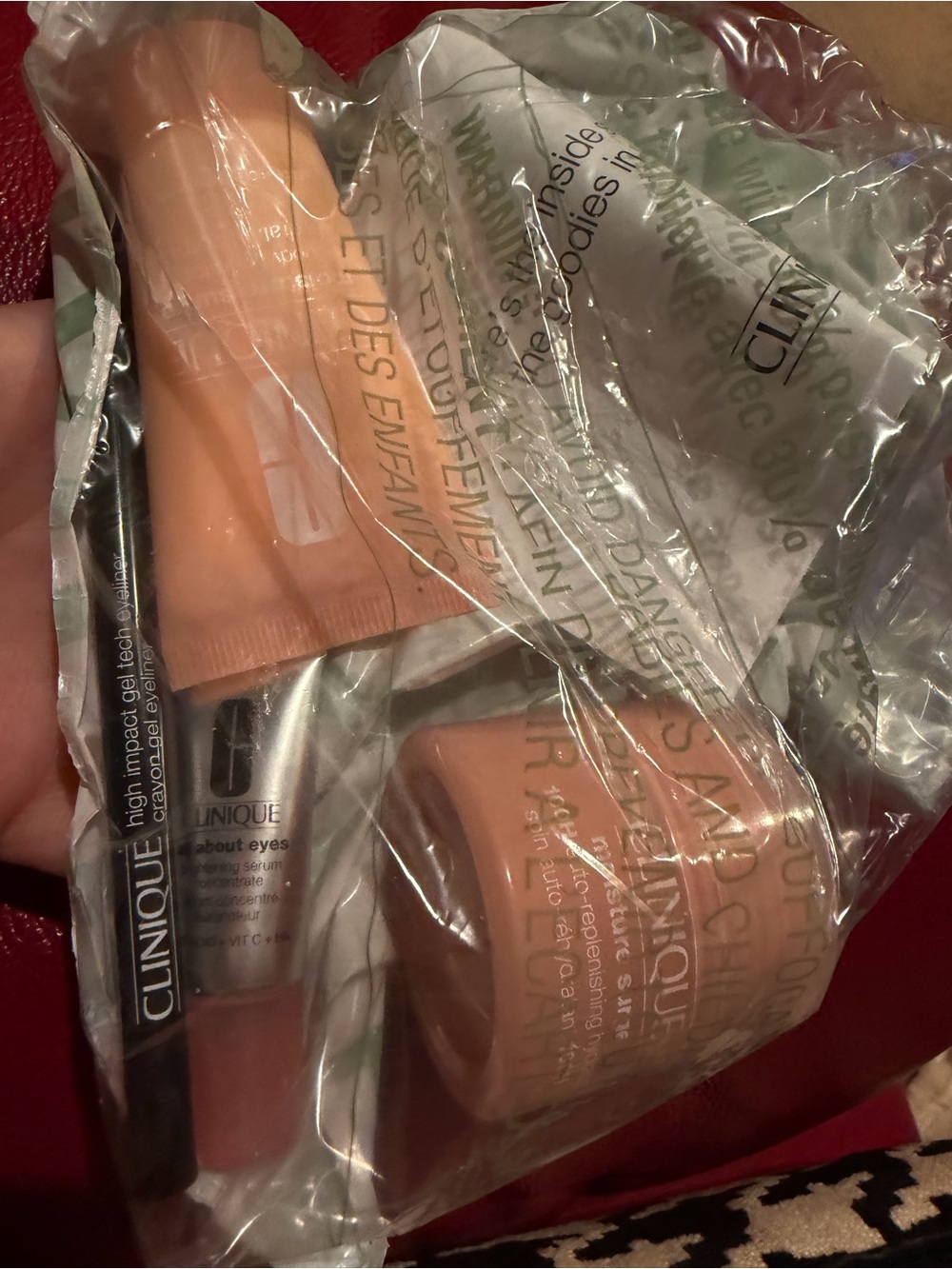 Clinique Moisture Surge Pink Skincare Gift Set - Picture 4 of 8